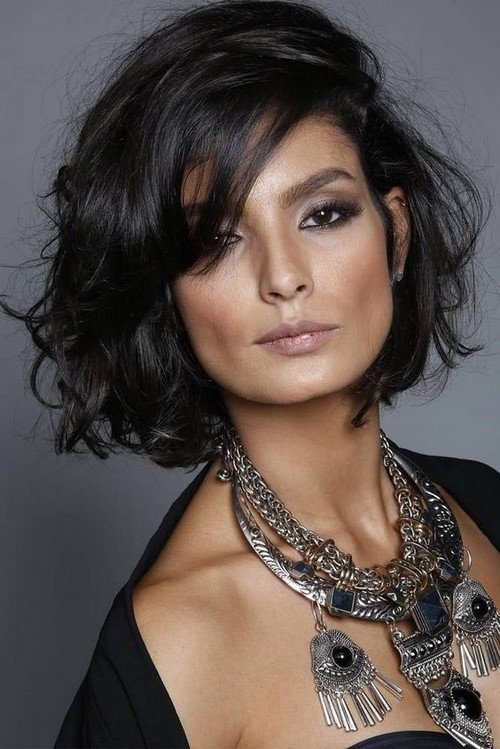 Looking younger is possible!  Anti-aging haircuts.  Photo news