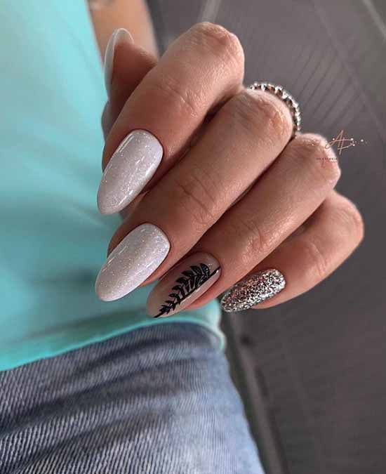Beige glitter manicure: graceful nail design ideas