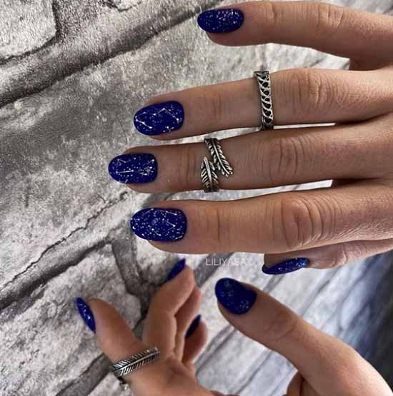Blue manicure winter
