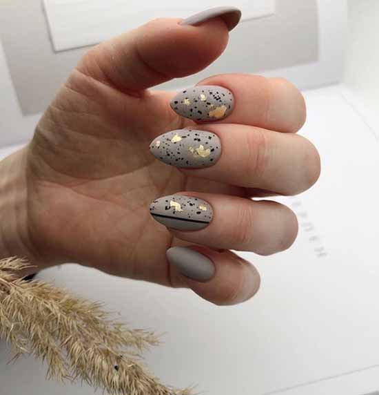Gray gel polish on nails