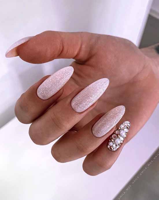 Delicate manicure with sparkles