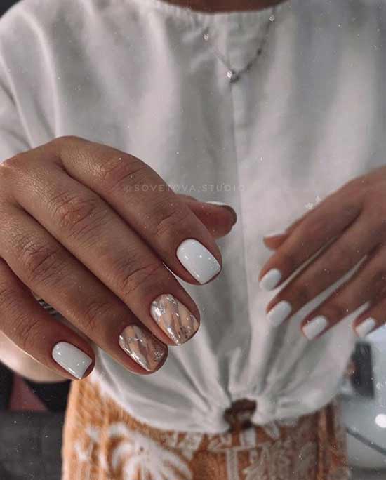 White short nails with designs