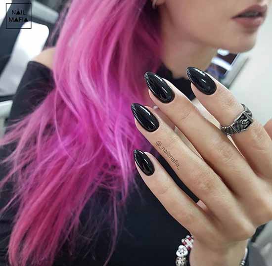 Black solid color manicure