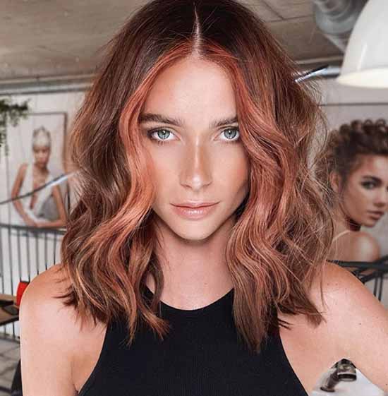 Fashionable haircuts for shoulder-length hair 2021: photos, trends