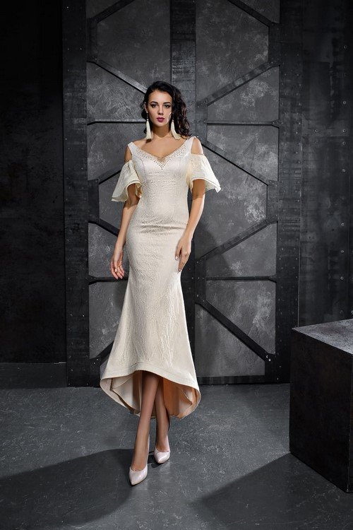 Delicate beige dresses: new dresses in the style of nude