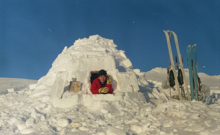 how to build an igloo out of snow