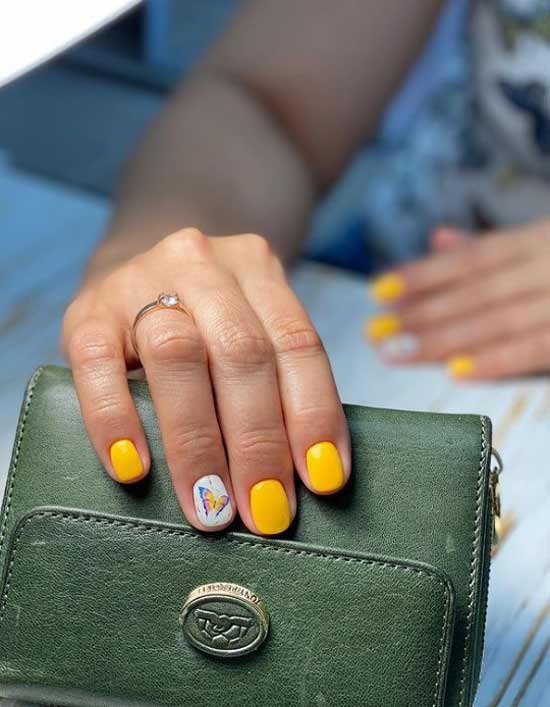 Yellow manicure short nails