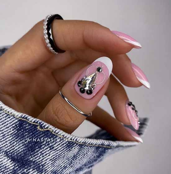 Manicure with rhinestones and sparkles