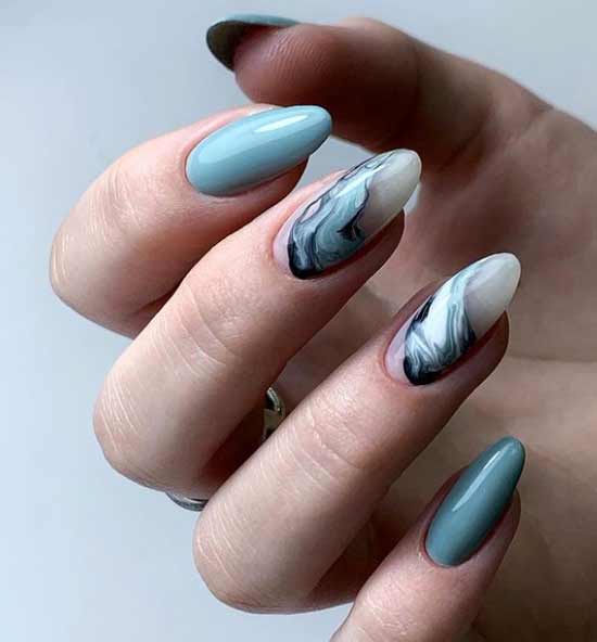 Manicure in delicate marble tones