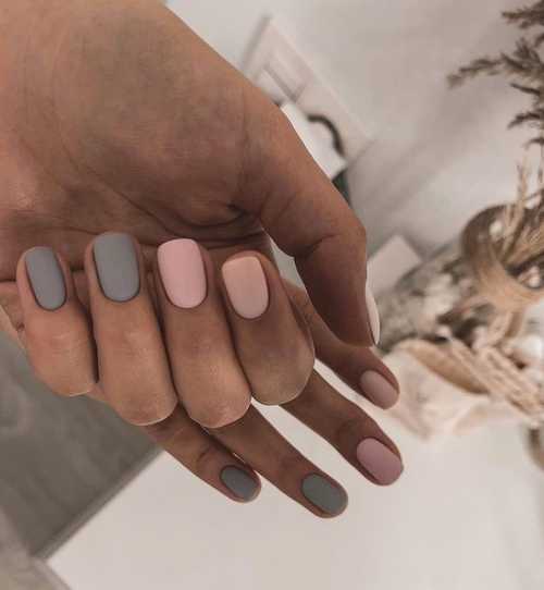 Gray-pink manicure