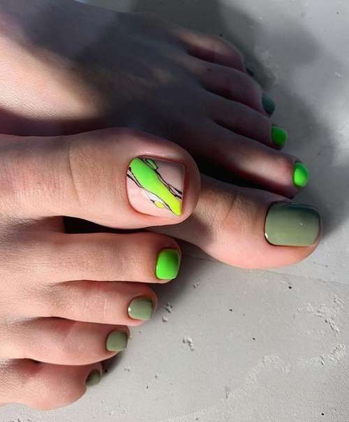 Different designs of toe nails