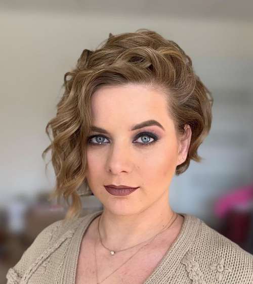 Short haircut for round face