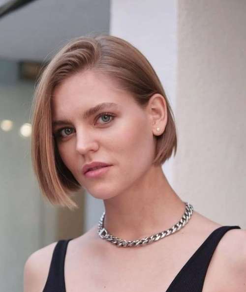 Short haircuts for women without bangs 2021: photos, fashion news
