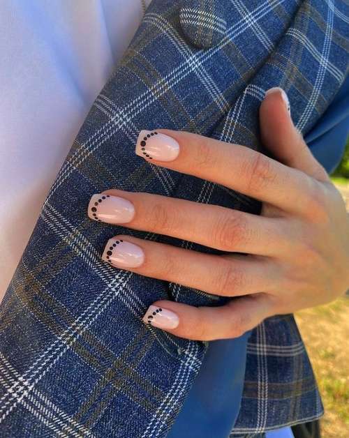 Colored jacket for short nails: photo design 2021, trends