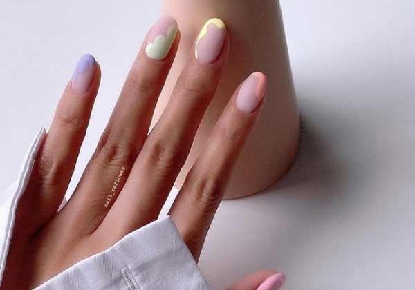 Delicate manicure for short nails photo news