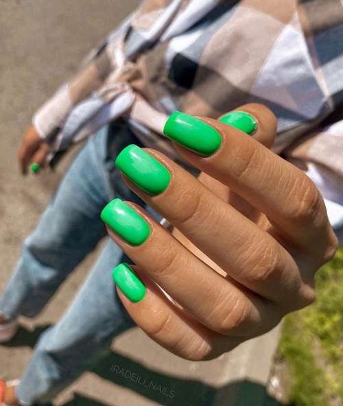 Bright nail design 2021: trendy new manicure
