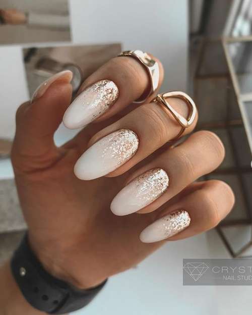 Glitter manicure